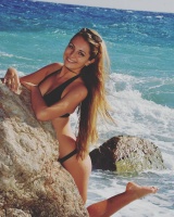 Длинноволосая нимфа ищет активного мужчину, который признаёт оральный секс без презерватива – Фото 5