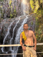 Привет ищу девушку возраст не важен, главное не стеснительная.  – Фото 1