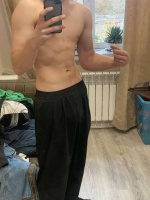 Молодой красивый парень  – Фото 1